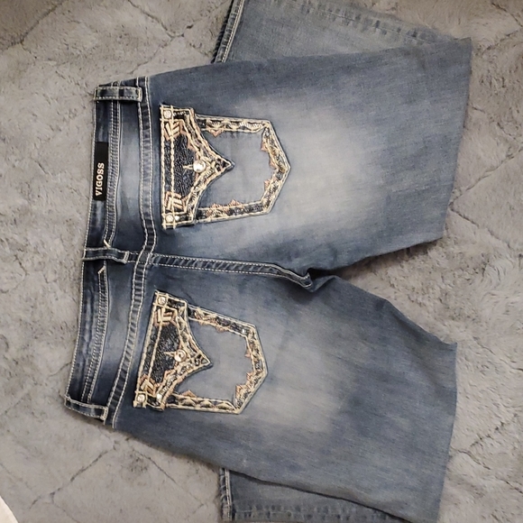 Vigoss Embellished Capri Jeans - Picture 3 of 5